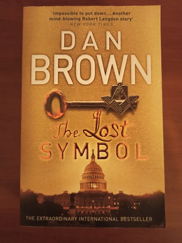 Запорожье дневник. Brown dan "the Lost symbol". Дэн Браун утерянный символ. Книги Запорожью. Потерянный символ Дэн Браун книга на английском.