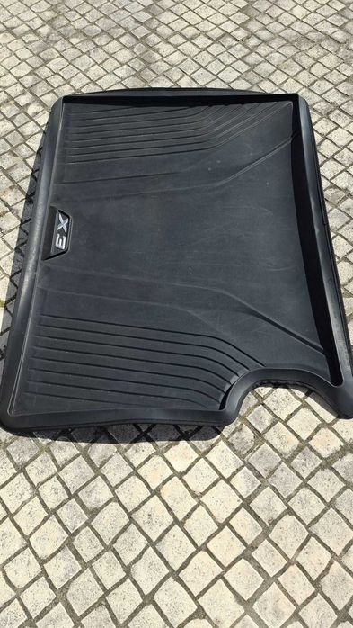 Vendo conjunto Tapetes BMW específico - frontal, traseiro e bagageira