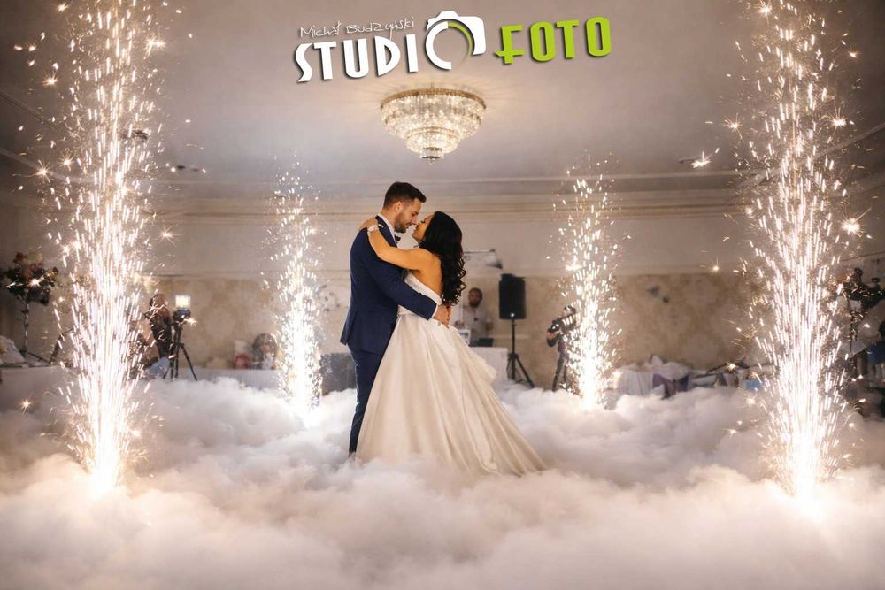 Fotobudka Fotolustro Fotograf Cieżki dym Miłość Fontanny iskier