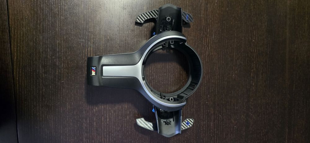 Upgrade de Interior BMW M – Moldura Central + Patilhas Carbono
