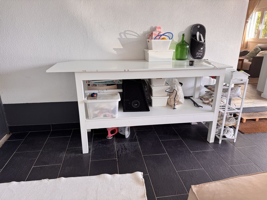 Mesa alta com arrumaçao