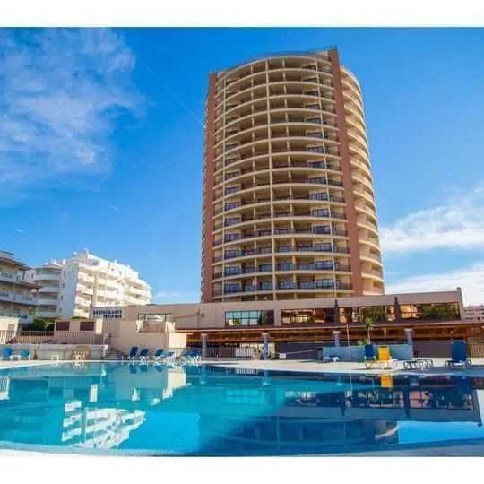 Apto. T0  para férias,piscinas  situado no Algarve na Praia da Rocha