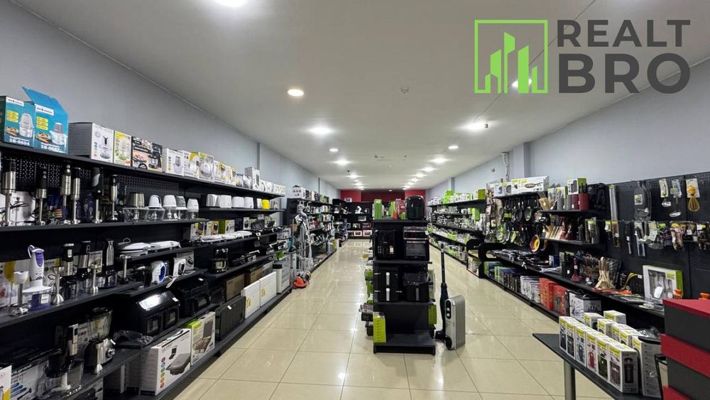 Приміщення в центрі міста в оренду, 150 м2, скляний фасад