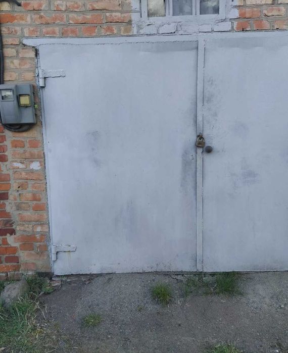 Продам 2-кімнатну квартиру з гаражем в центрі м.Тростянець.