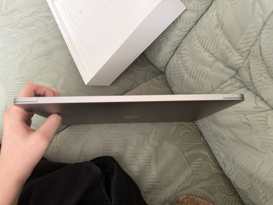 Macbook Pro 13  2019 128gb/8gb