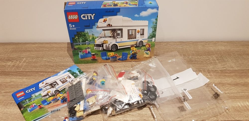 LEGO City 60283 Wakacyjny Camper