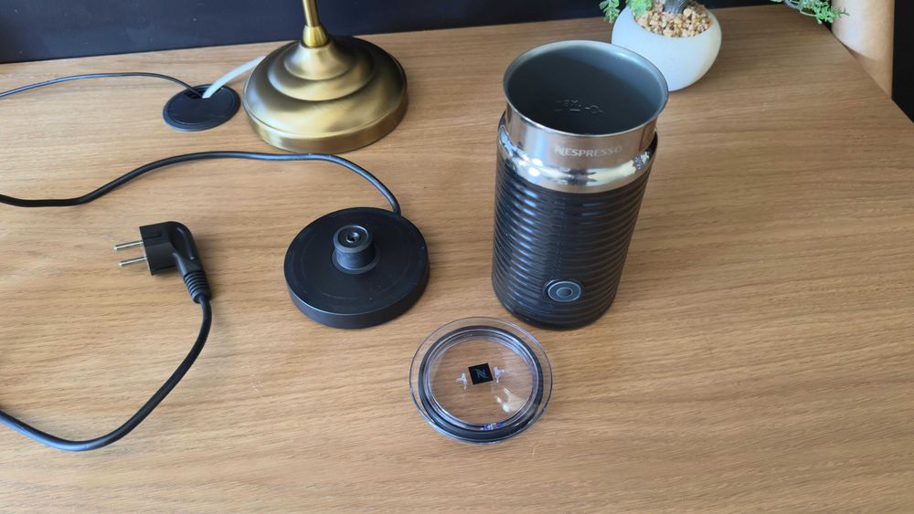 Pack Nespresso Completo – Máquina + Aeroccino + 257 cafés + suporte