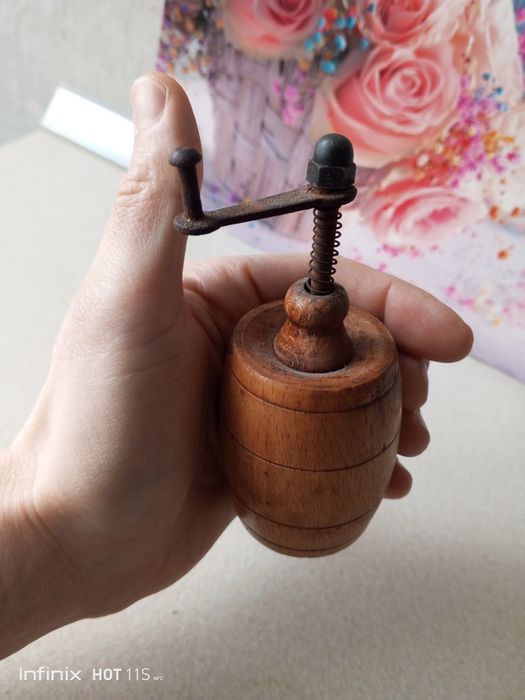 Młynek drewniany PRL