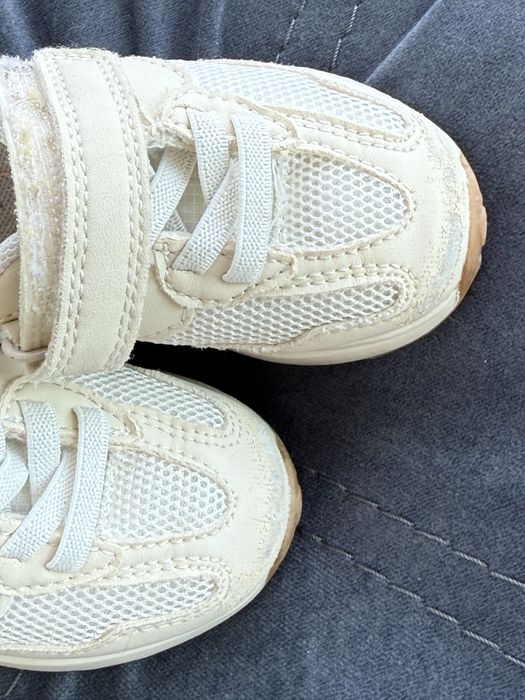 Дитяче взуття кросівки коралки крокси