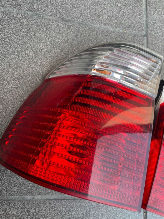 Bmw 5 e39 kombi lift lampa prawy lewy tył HELLA biały kierunek komplet