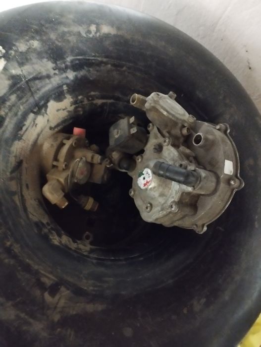 Продам Газовый балон 30 літрів  та редуктор для авто