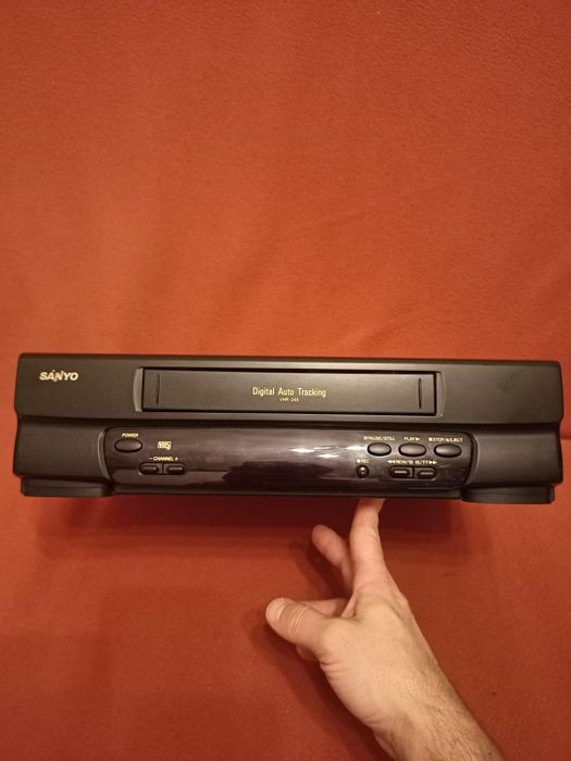 Magnetowid  SANYO VHR-245EE sprawny  Warto !!