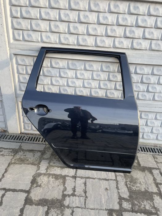 Двері шкода а5 9910 задня права