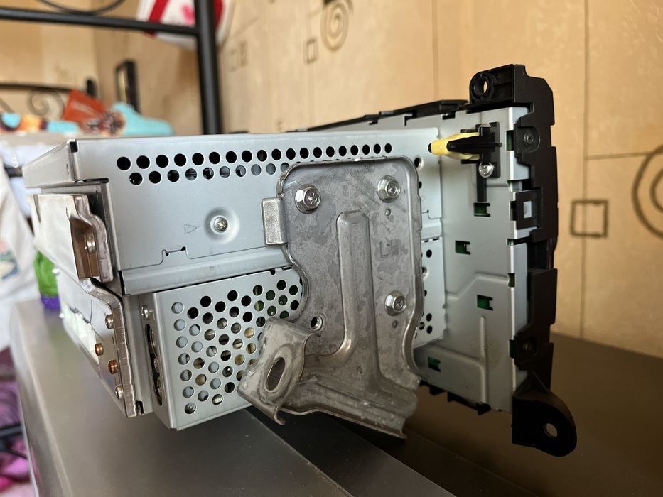 Продам оригінальну магнітолу для Toyota Sienna III