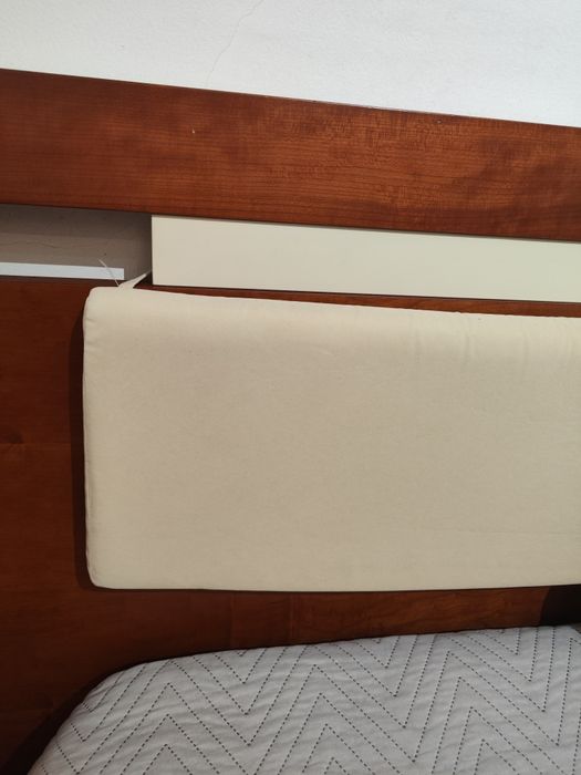 Cama casal em cerejeira com estrado e colchão