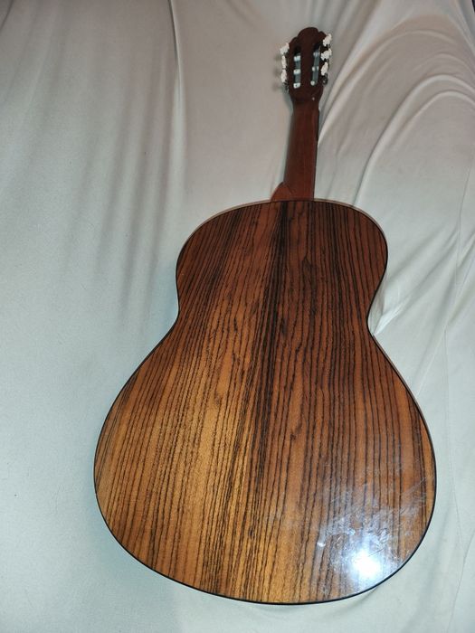 Guitarra clássica acústica