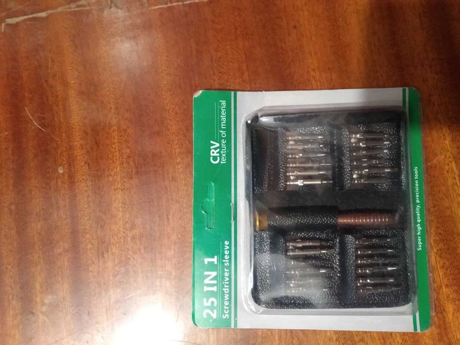 Отвёртка с набором бит для ремонта мобильного телефона