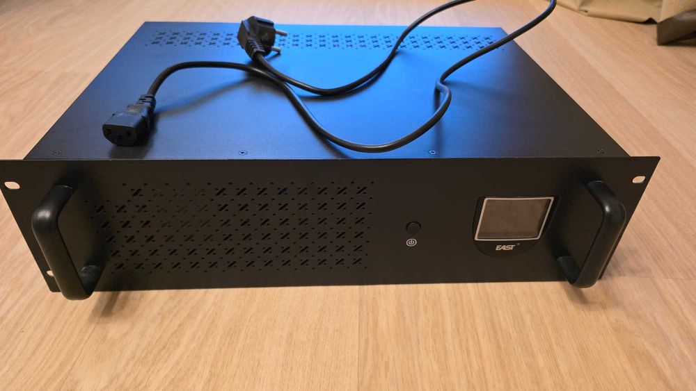 UPS EAST UPS1200-R-LI 1200VA / 720W 2x12V 7Ah Zasilacz awaryjny