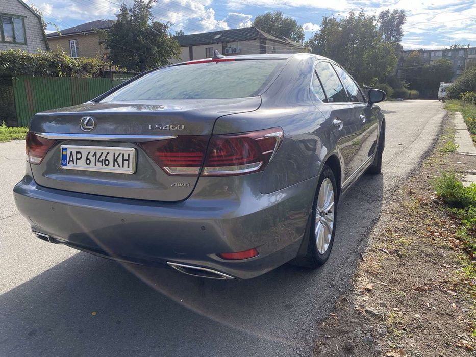 Автомобиль Lexus LS 460