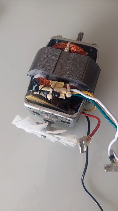 Мотор мясорубки Moulinex 8830 KW 450 w , 220 - 240v 50 - 60 Hz