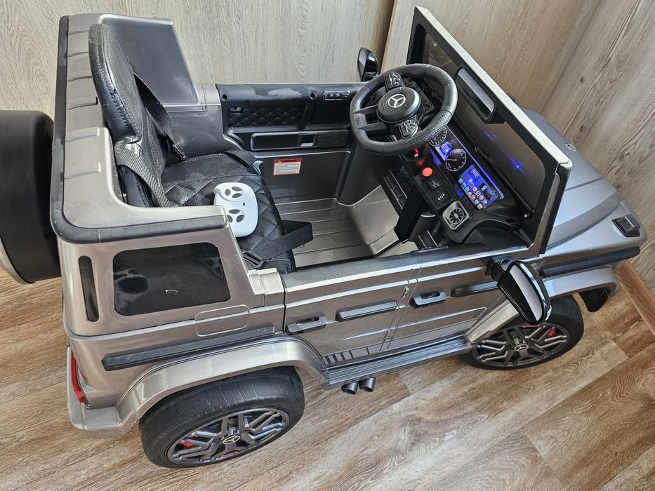 Дитячий елкутромобіль з пультом Mercedes