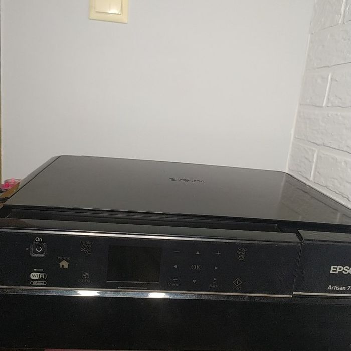 Принтер  epson на шість картріджів