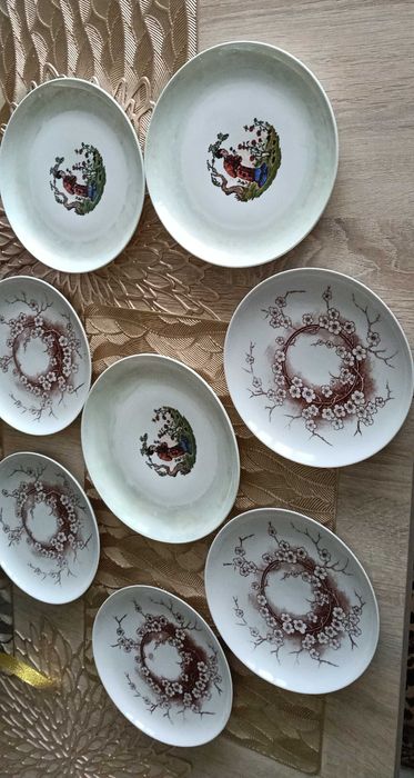8  talerzy. Porcelana PRL. Piękne wzory.