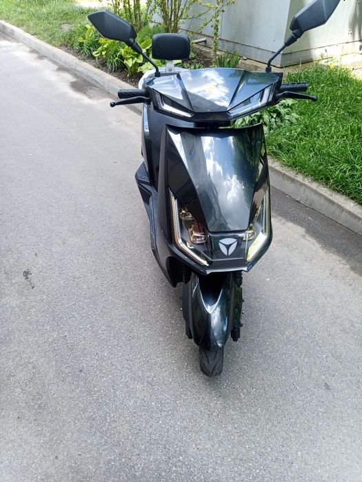 Продам єлектро скутер Yadea T5