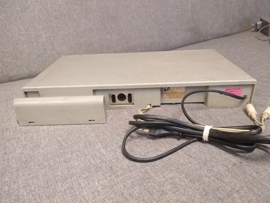 Tuner radiowy AM FM Stereo Philips F 2121 sprawny