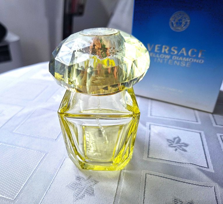 Butelka po perfumach Versace Yellow Diamond Intense 90ml, do kolekcji.