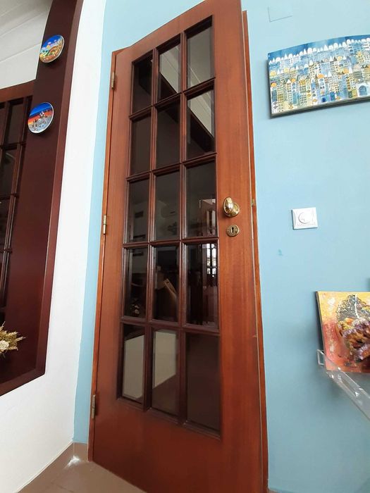 Porta interior de madeira com vidros biselados [1 ESQ disponível]