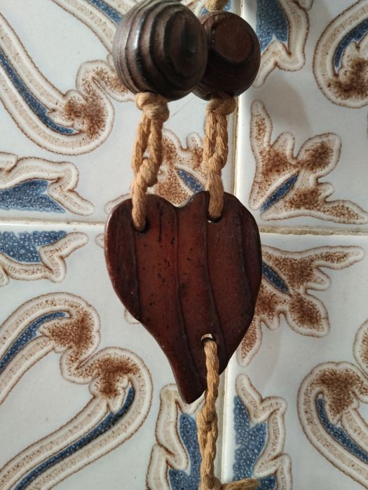 Terço muito antigo em madeira feito à mão