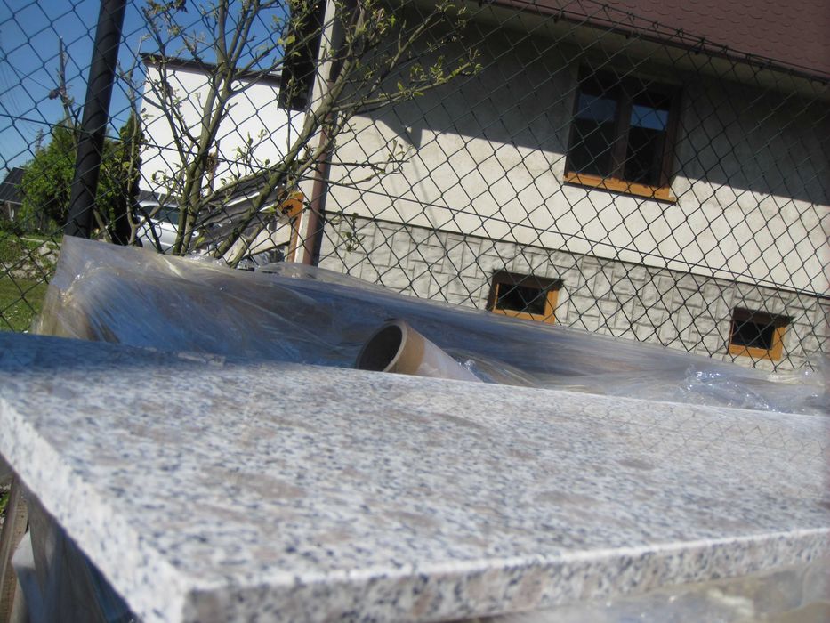 schody ,parapety granitowe 150x33x2 cm