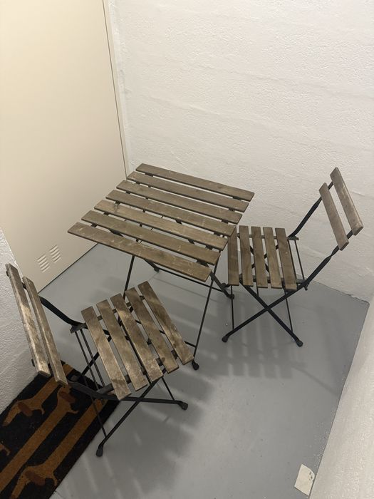 Vendo conjunto de mesa e cadeiras de exterior  IKEA