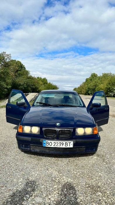 Автомобіль БМВ Е36