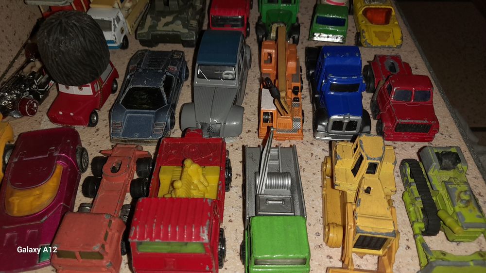 Miniaturas matchbox majorette e outras