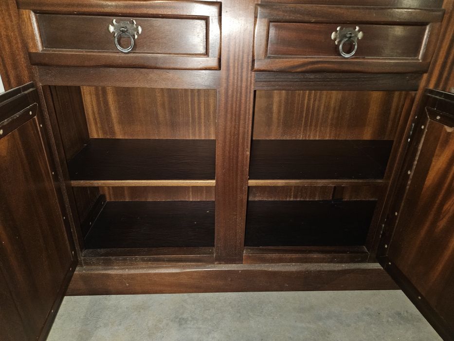 Aparador com prateleira