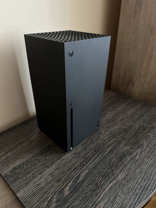 Konsola Xbox Series X + kabel do ładowania i HDMI