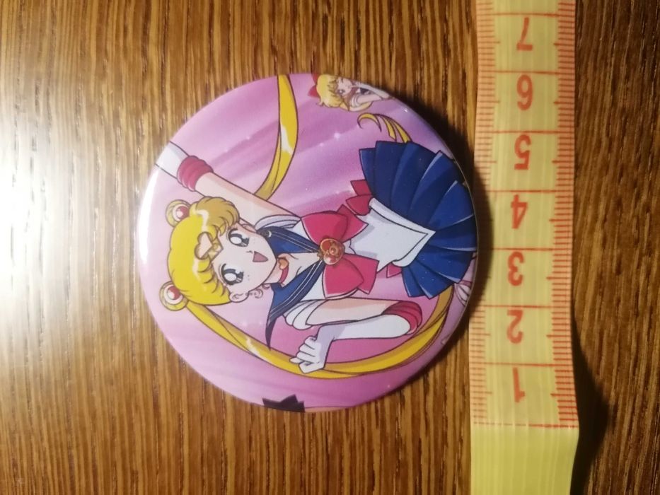 Przypinka Sailor Moon różowa 58 mm nowa