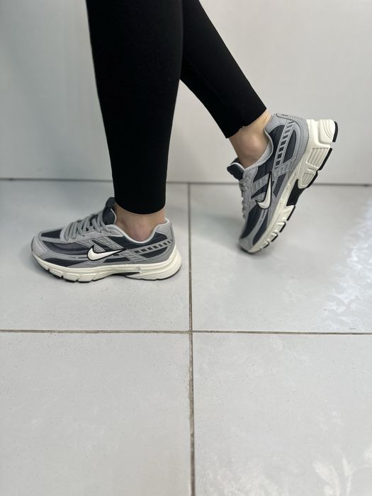 Сірі текстильні кросівки найк nike 37,38,39,40,41р