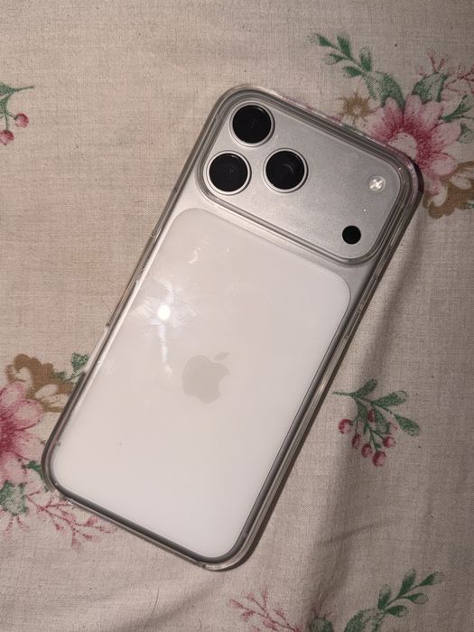 IPhone 17 PRO MAX Branco Novo! APENAS 2 DIAS DE USO!