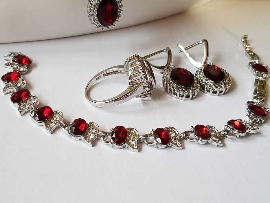 Komplet srebrnej biżuterii z rubinami + bransoletka  4 cz - Pr. 925
