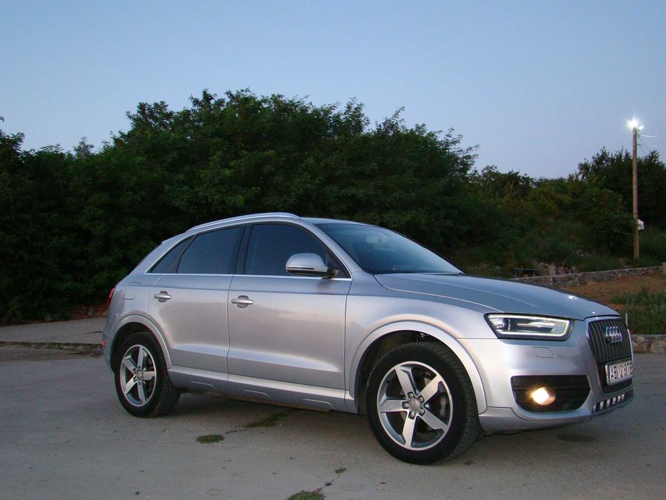 Продам  AUDI  Q3