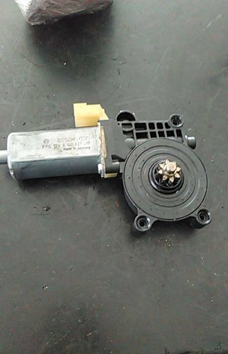 Motor vidro frente direito TOYOTA Yaris (_P1_)