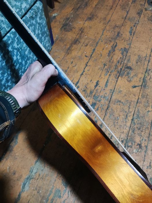 Продам гитару класическую