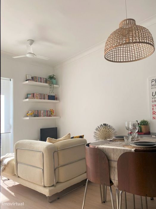 Apartamento T2  em Portas de Benfica para arrendamento