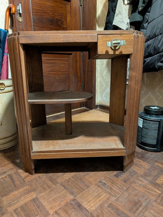 Móvel muito antigo para restaurar