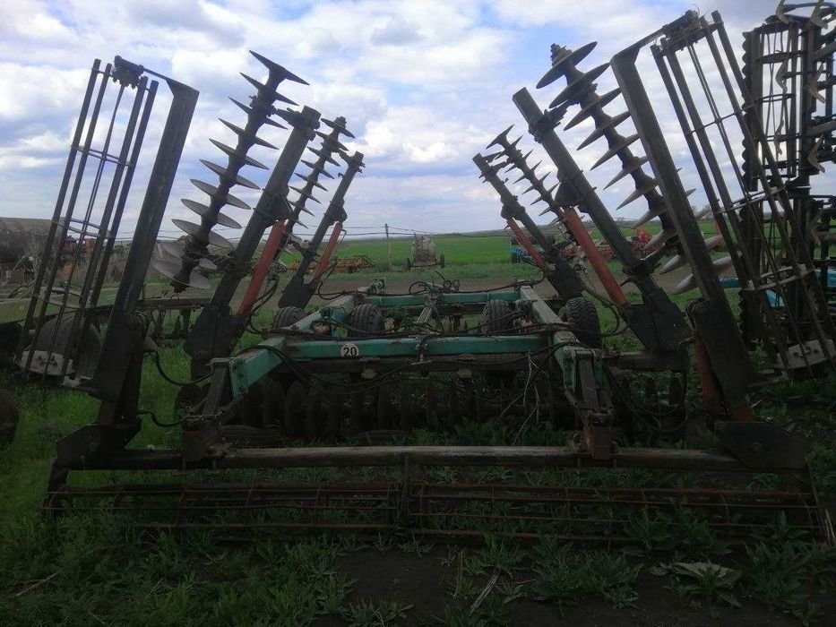 Продам сівалку John Deere 455 та інше навісне. Закриття господартства.