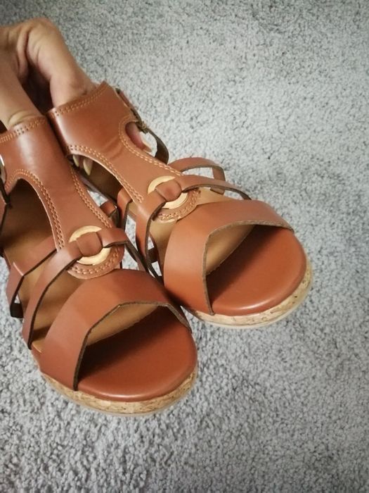 Skórzane nowe sandały 39