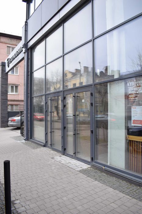 Продаж комерційного приміщення на Мазепи